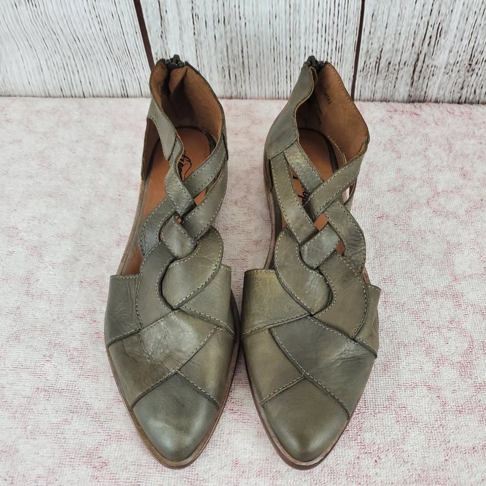 Free people Wanderlust Gray Pointed Toe Back Zipper Flat Shoes Sz 37 US 7